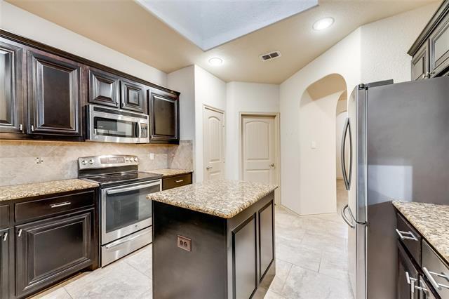 Building Photo - 15825 Carlton Oaks Dr
