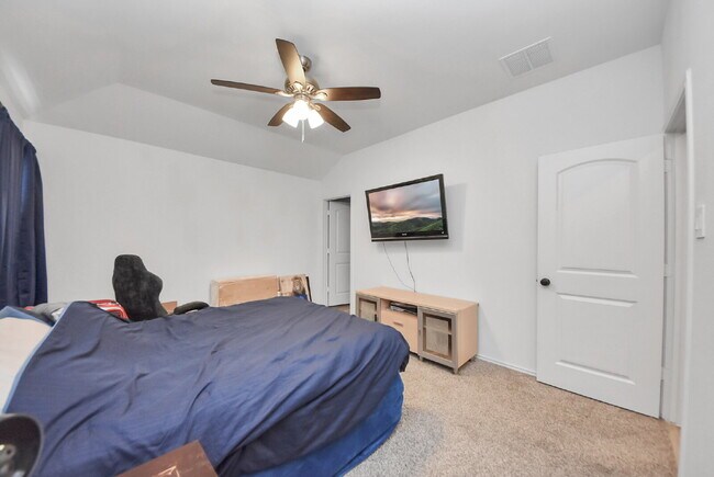 Building Photo - Like-New Legacy Park Home with Modern Style & Room to Unwind!