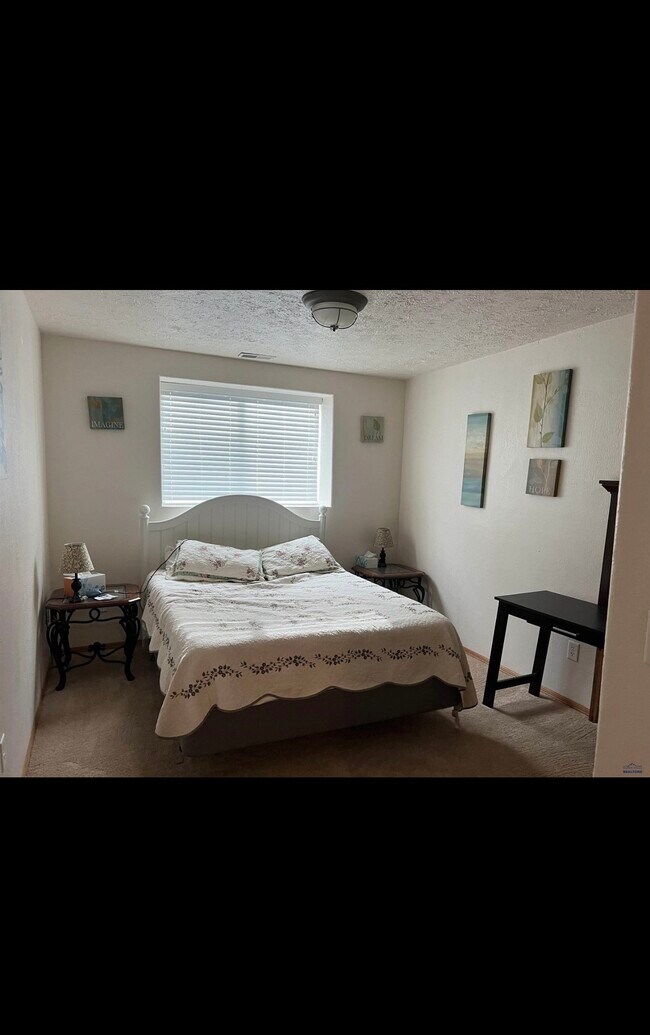 Building Photo - 2914 Hoefer Ave