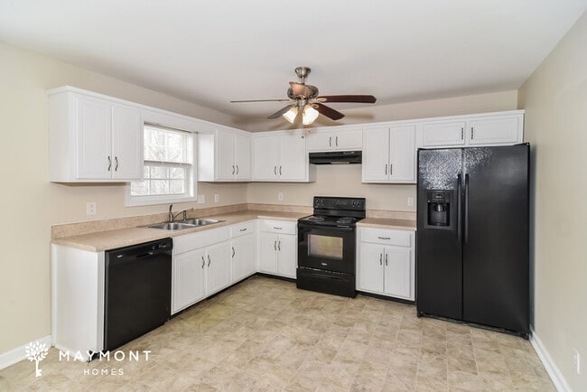 Building Photo - 1018 Granny White Rd