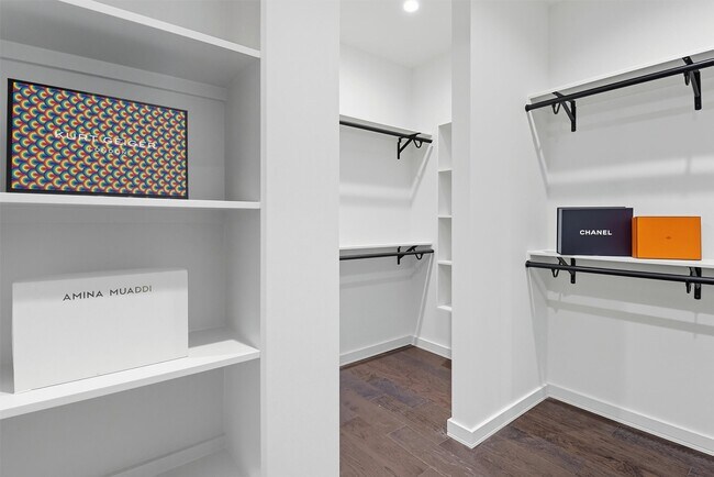 Building Photo - 2939 El Fenice Ln