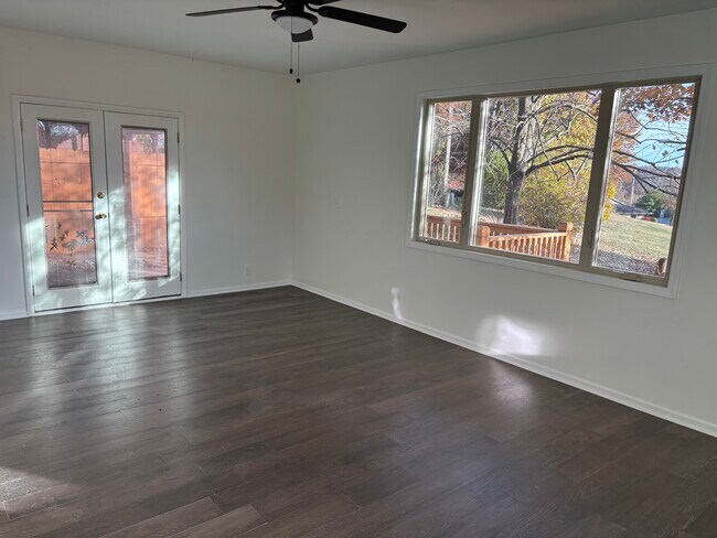 Building Photo - 18377 Pleasant View Dr