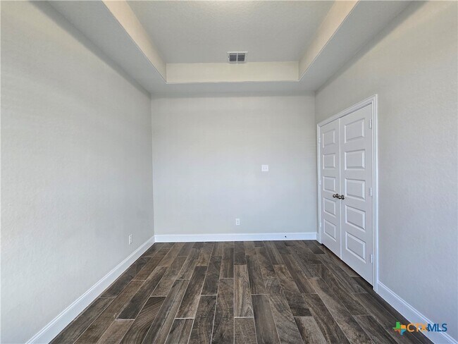 Building Photo - 1324 Spring Row St