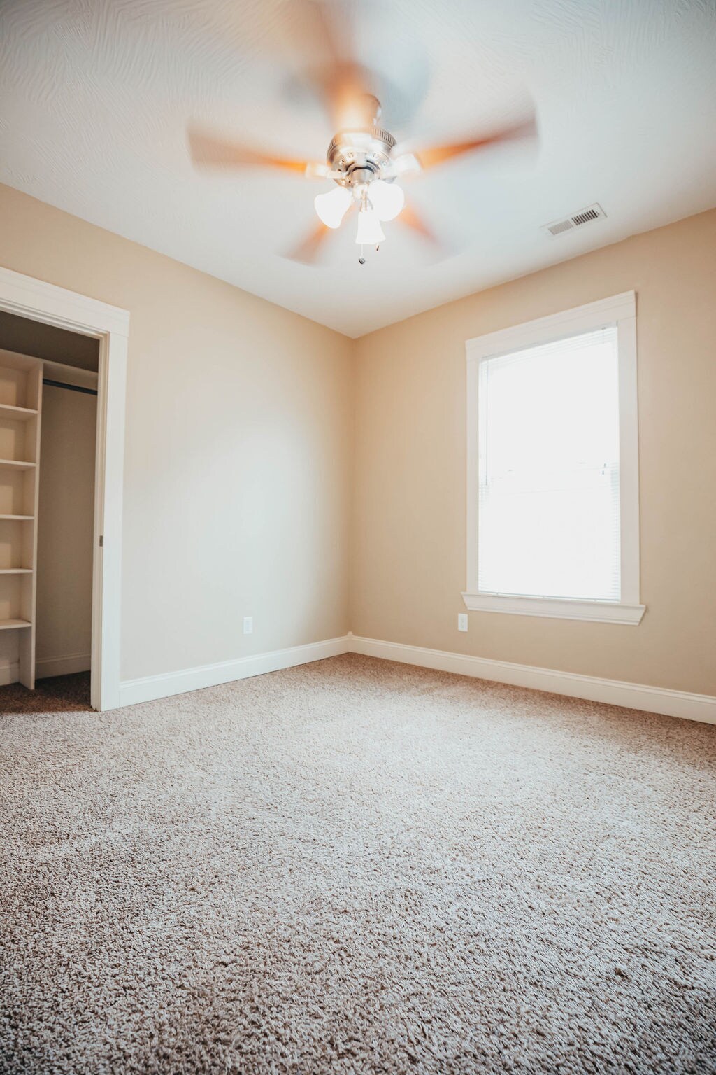 Building Photo - 1046 E Walnut St