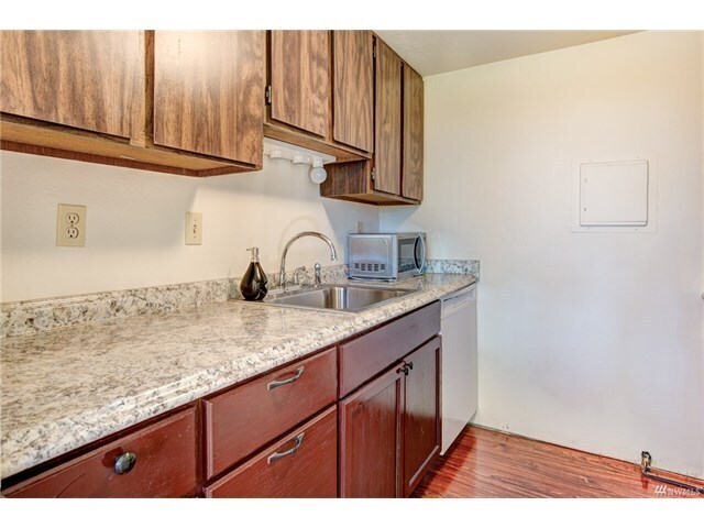 Building Photo - Cozy 1 bedroom in the heart of Kingsgate neighborhood