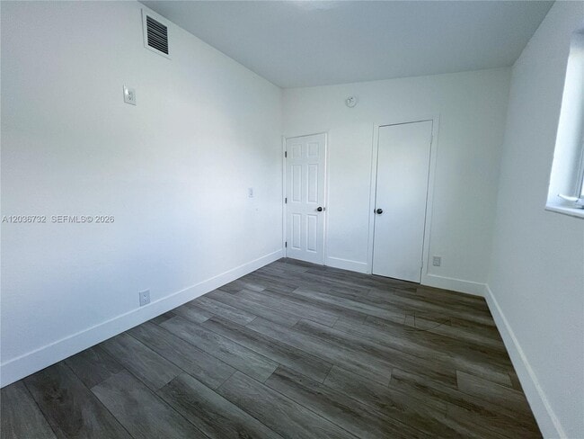 Building Photo - 10090 W Fern St