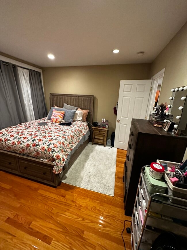 Building Photo - 60 Egmont St