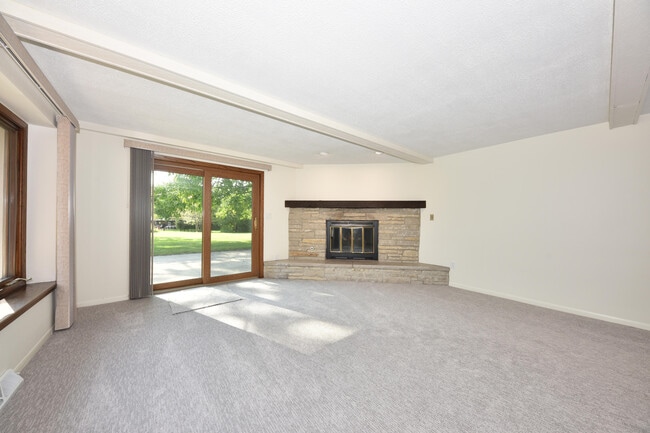 Building Photo - 8601 N Manor Ln