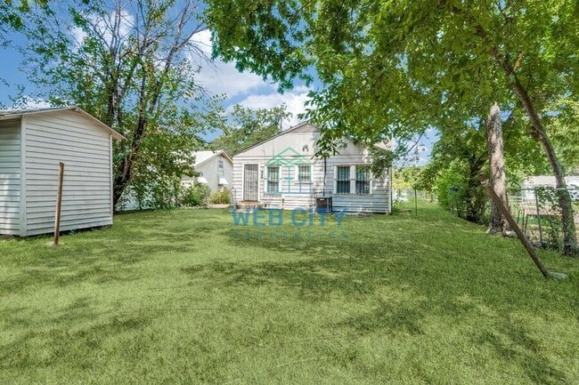 Building Photo - 2926 Carpenter Ave
