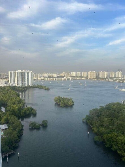 Building Photo - 16385 Biscayne Blvd