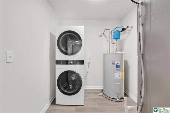 Building Photo - 1513 Maple St