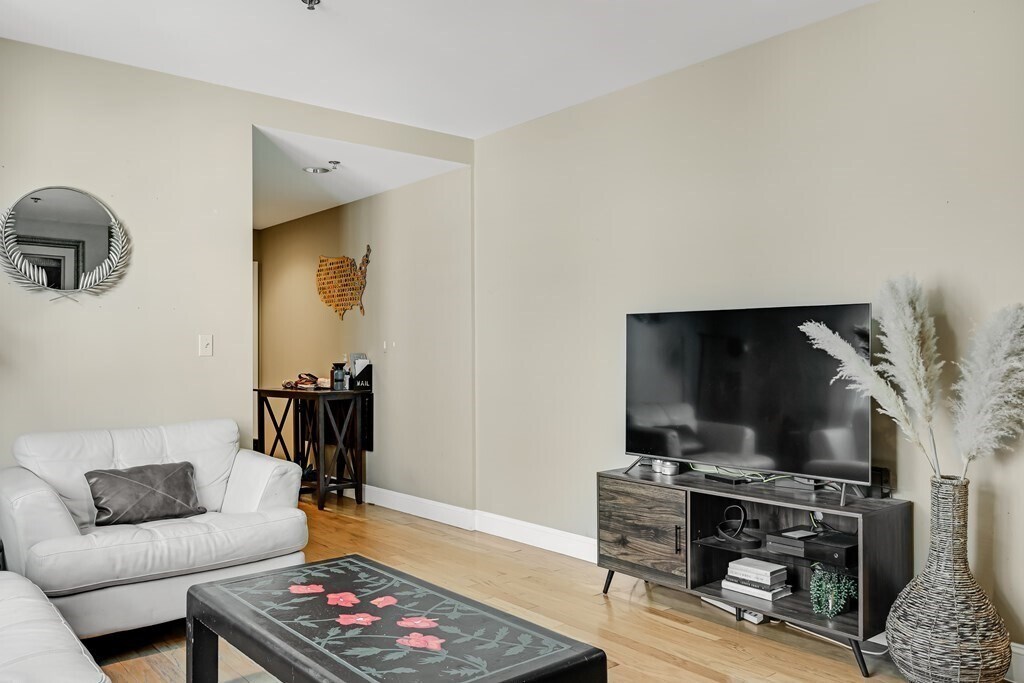 Building Photo - 1721 Washington St