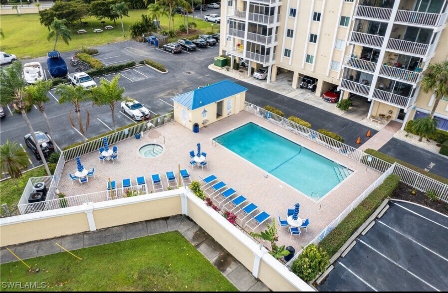 Building Photo - 2875 Palm Beach Blvd