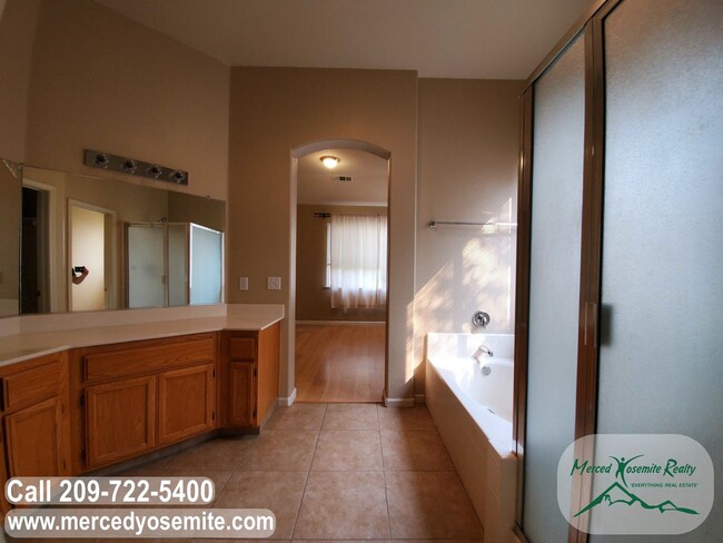 Building Photo - Hunters Village Phase 2. Do not disturb tenants.