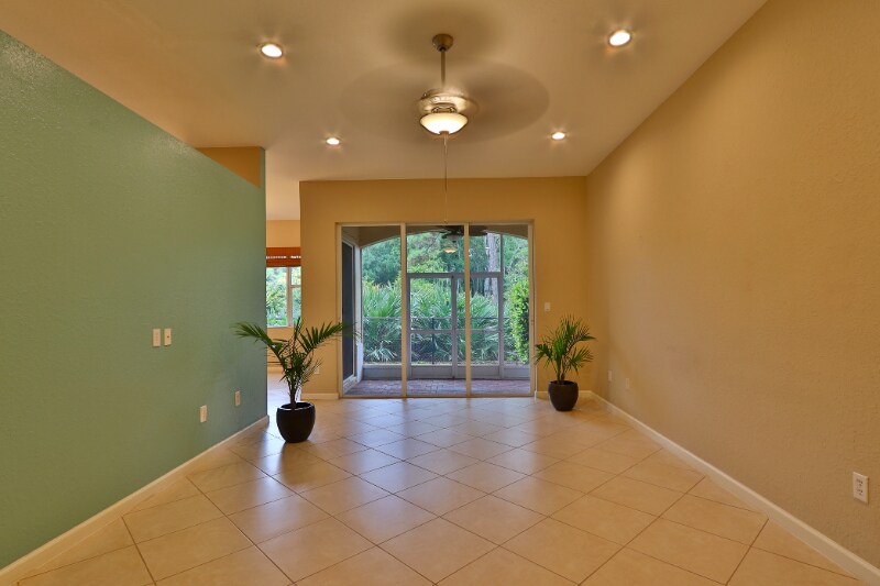 Building Photo - 266 SW Walking Path