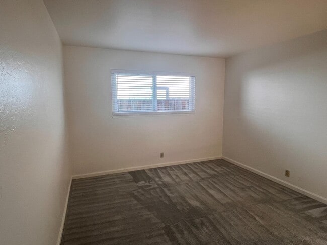 Building Photo - 1564 Quebec Ct