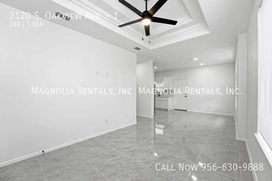 Building Photo - 2120 S Oakview Dr