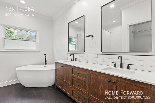 Building Photo - 800 Palomino Ln