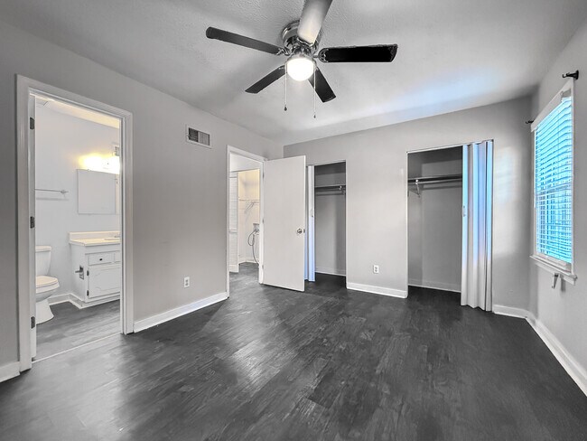 Building Photo - 731 Coventry Ln