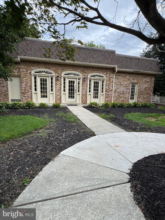 Building Photo - 3115 Patrick Henry Dr