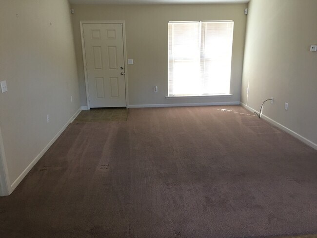 Building Photo - MOVE IN READY HOME IN SEMMES, AL
