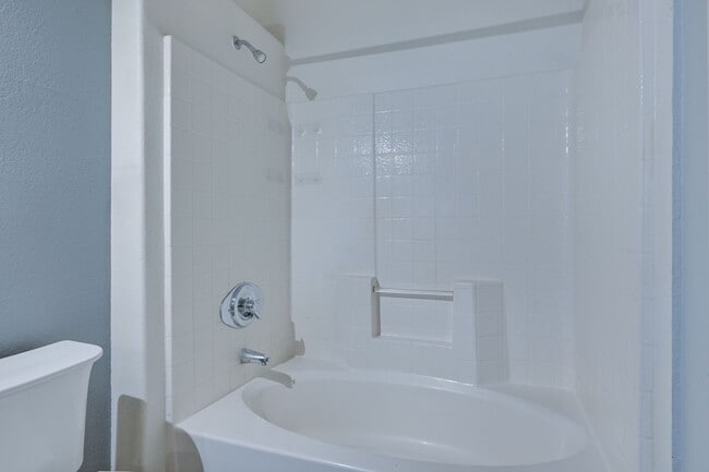 Building Photo - NW!! Gated!!! Clubhouse!!!Community Pool!!! 1st Floor Condo!!! Wood like floors!! No Carpet!!