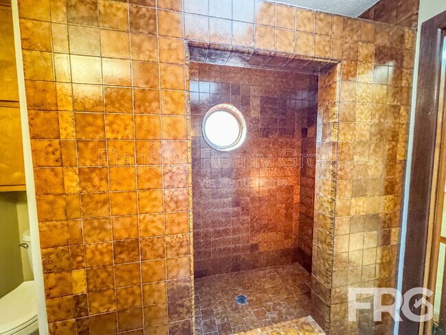 Building Photo - 1228 Forest Acres Dr