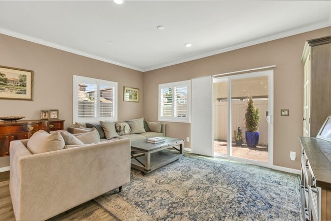 Building Photo - 4 bed / 3 bath | Upated Anatolia Home Avai...