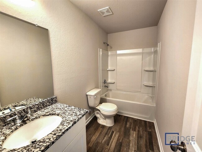 Building Photo - 10083 Cerritos dr
