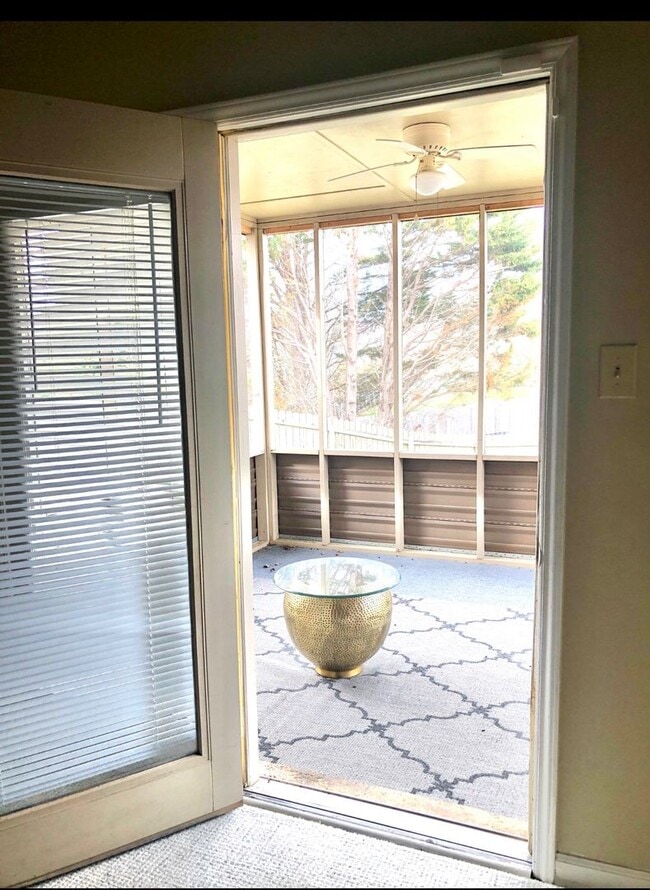 Building Photo - Knoxville 37922 - 3 bedroom, 2 bath home - Contact Susan Niedergeses (865) 300-4722