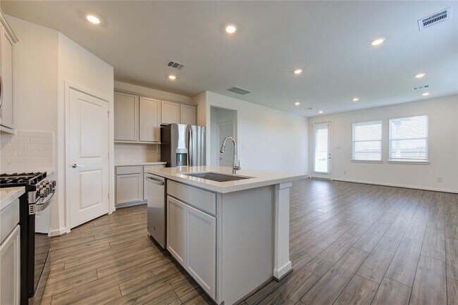 Building Photo - 7715 Primrose Myrtle Ln