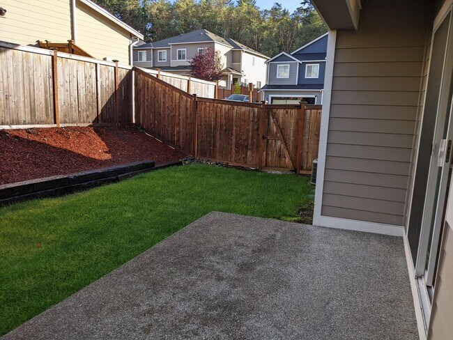 Building Photo - 4/2.5 Townhouse for rent in DuPont!