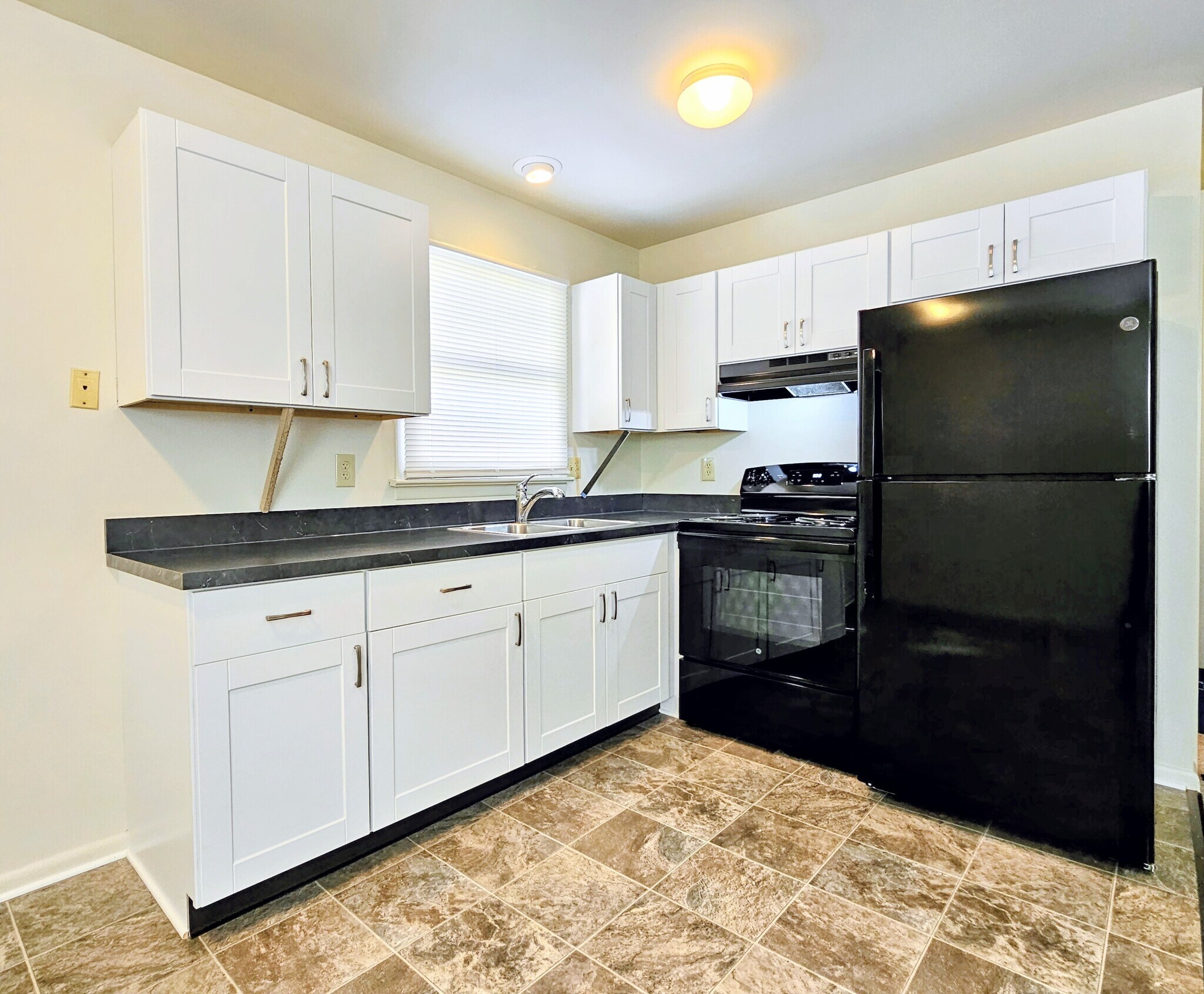 Building Photo - 367 W Washington Ave