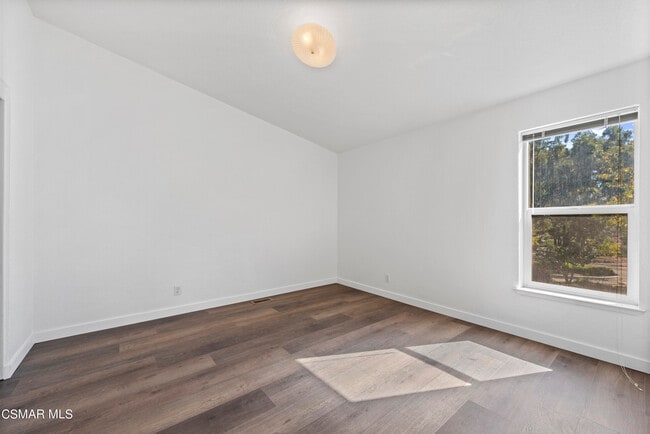 Building Photo - 1057 E La Loma Ave