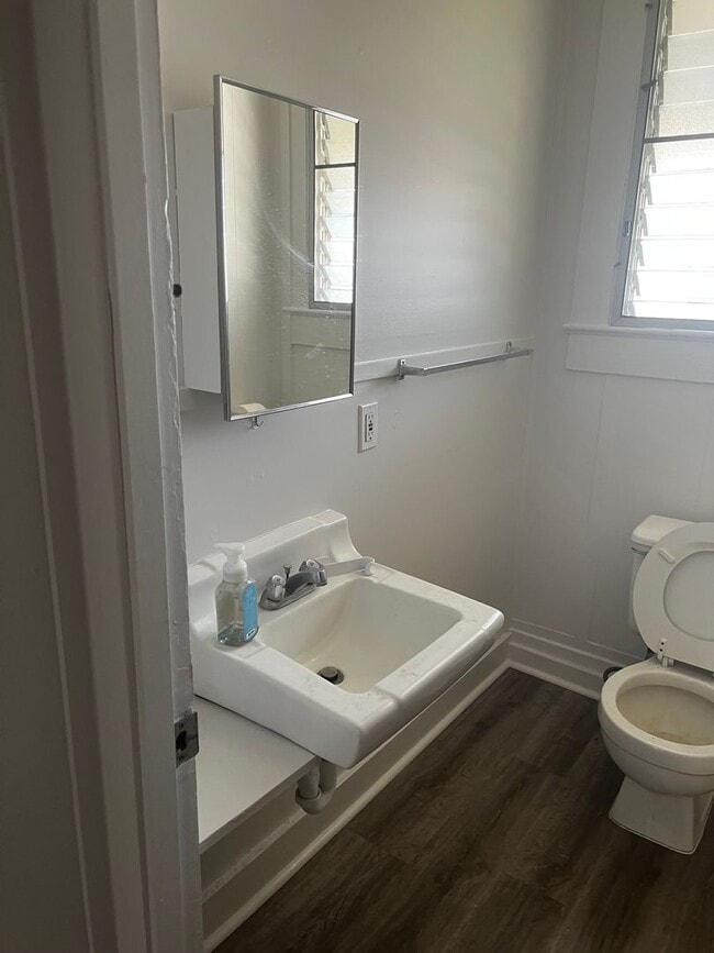 Building Photo - RMS100ach (REOM)