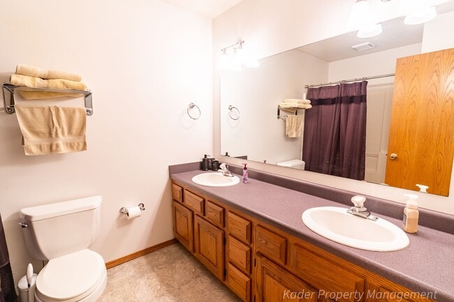 Building Photo - 731 Matts Dr