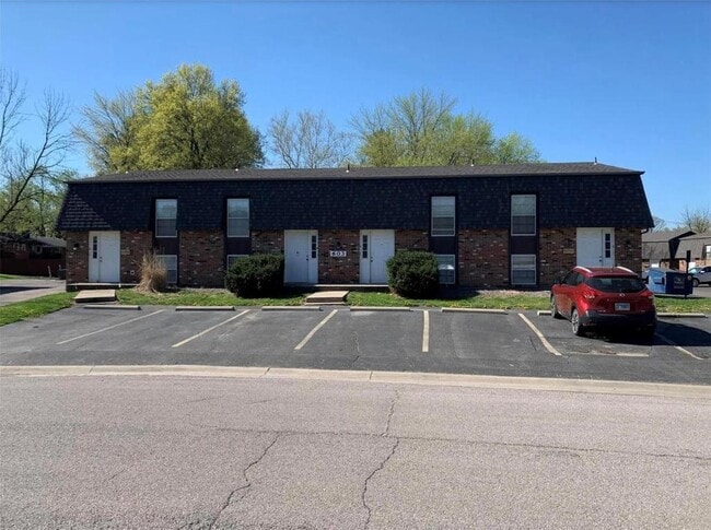 Primary Photo - 601 White Oak Dr