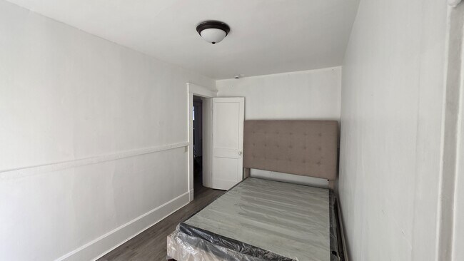 Building Photo - 208 Glenmere Rd