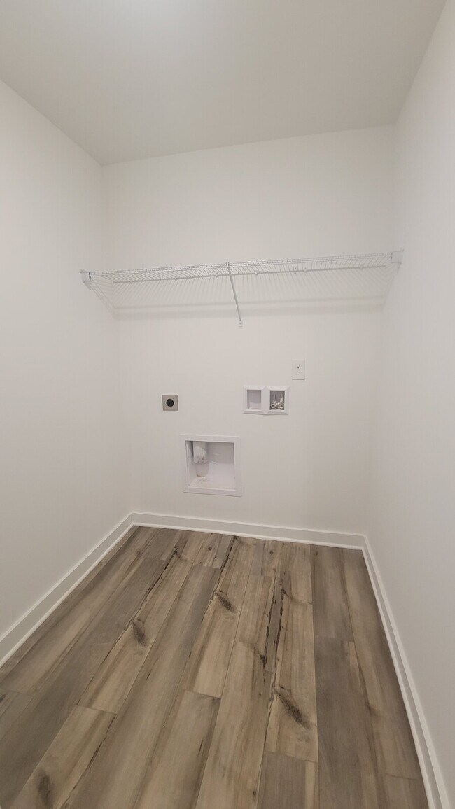 Building Photo - 7580 Discovery Pt Dr NW