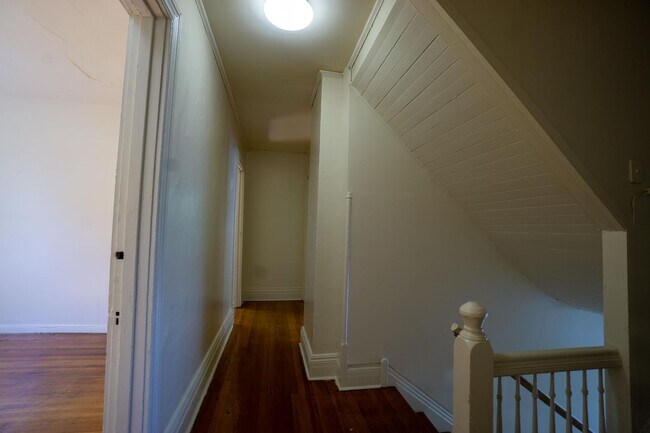 Building Photo - 116 Victoria Pl