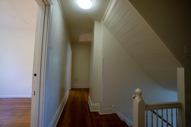 Building Photo - AVAIL 6/1/26 - Charming 5 bedroom Home wit...
