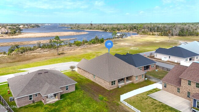 Building Photo - 221 S Shoreview Dr