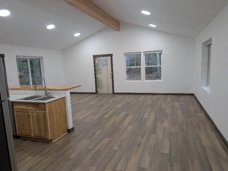 Building Photo - 320 S Toutle Rd