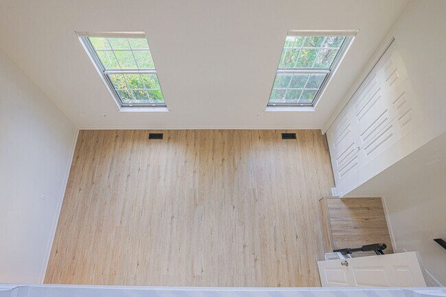 Building Photo - 3342 Garrison Cir