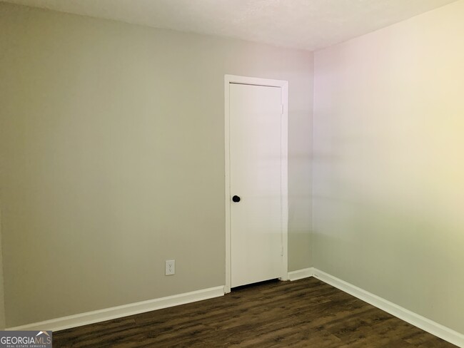 Building Photo - 139 Jack Russell Rd