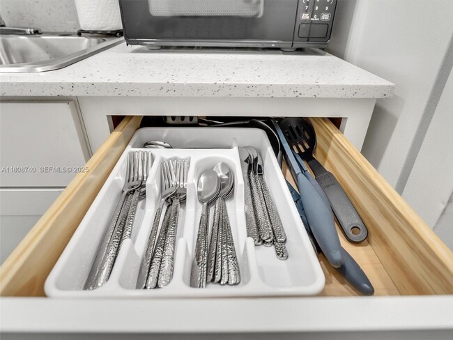 Building Photo - 5517 NW 1st Pl