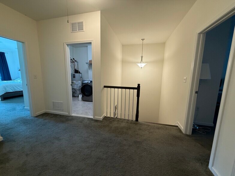 Building Photo - 107 Savoth Ln