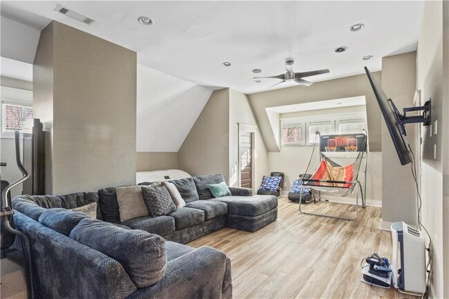 Building Photo - 2125 Cooper Lake Dr SE