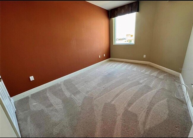 Building Photo - 800 N Tamiami Trl