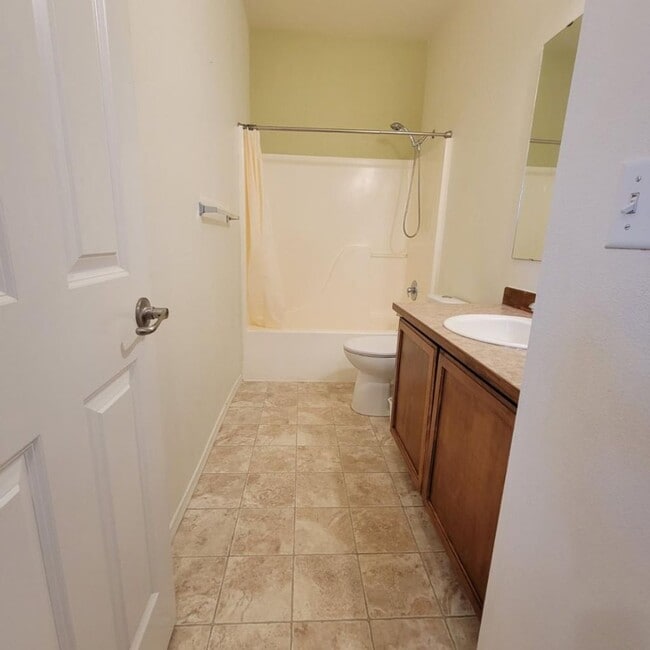 Building Photo - 4 Bedroom plus den, Lacey/Meridian Campus Home for Rent